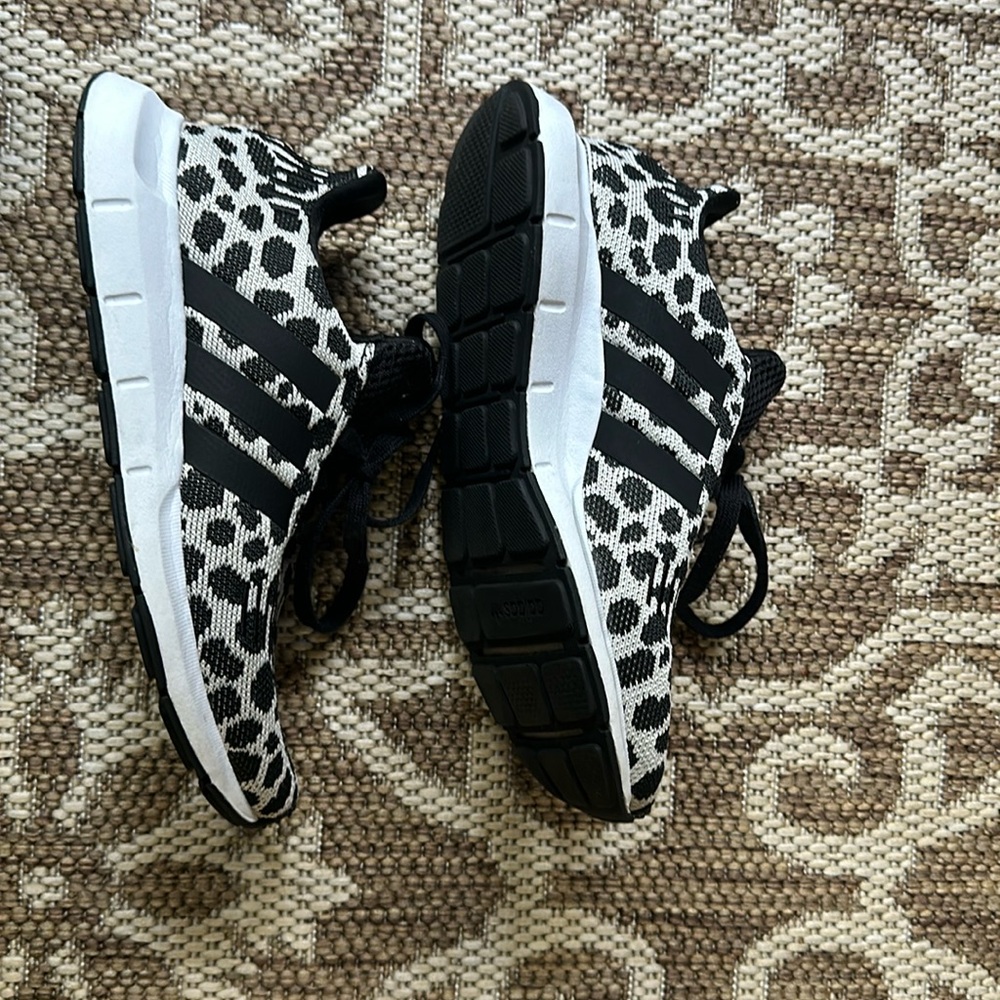 EIC Sdodas Leopard Print Sneaker Women's Size 6
